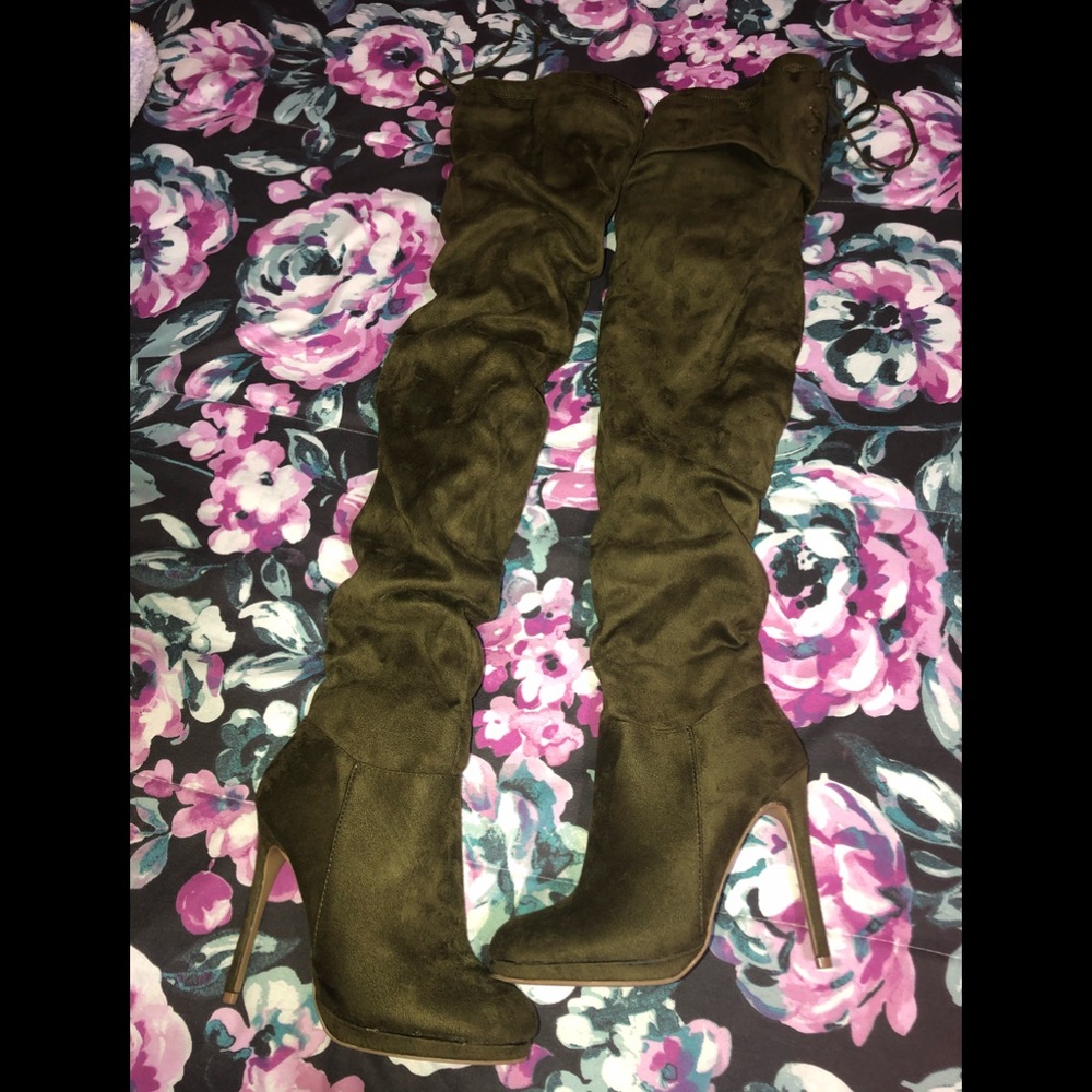 Beautiful olive boots